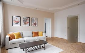 Flats 4 You, Moderne City Wohnung Nähe HBF, DÜ-Messe 20 Min, Netflix, Küche